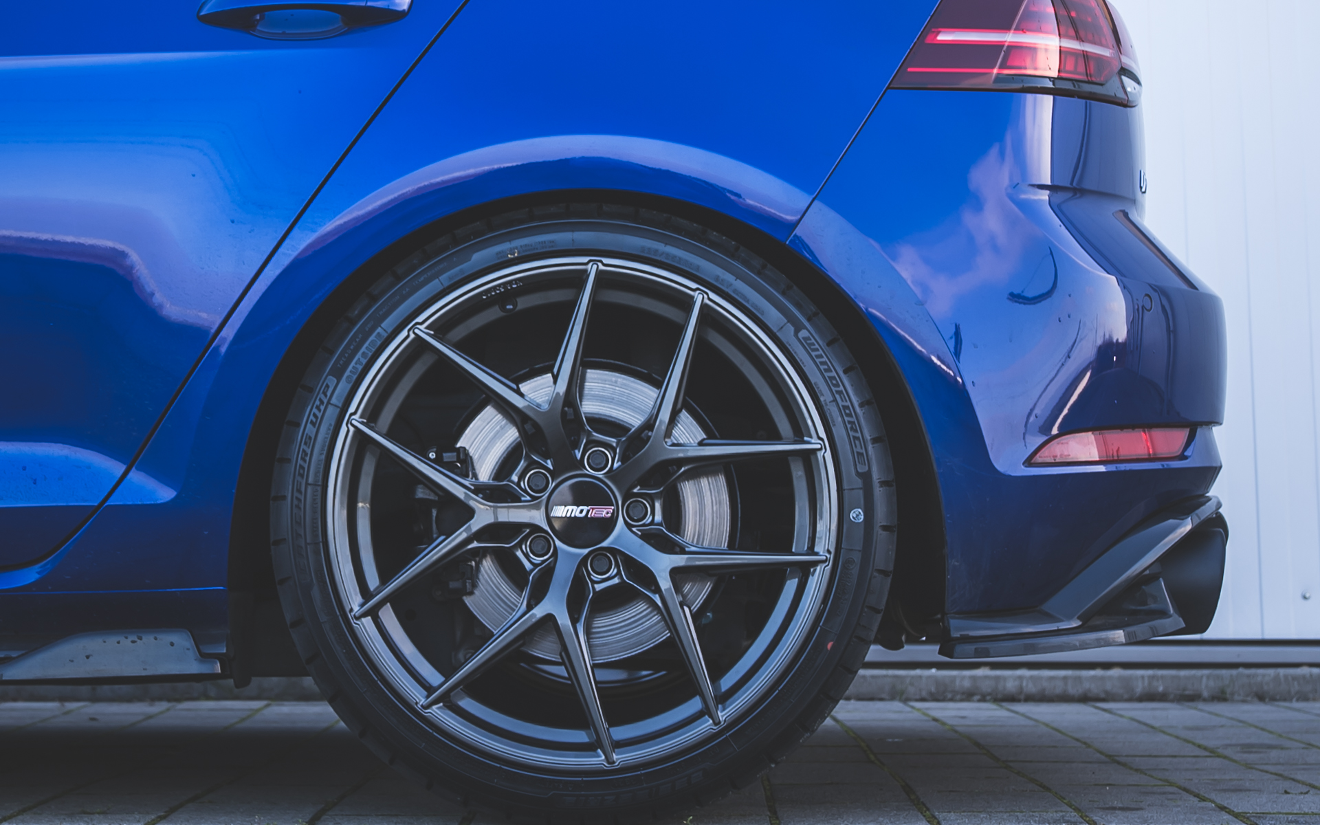Car with nice rim